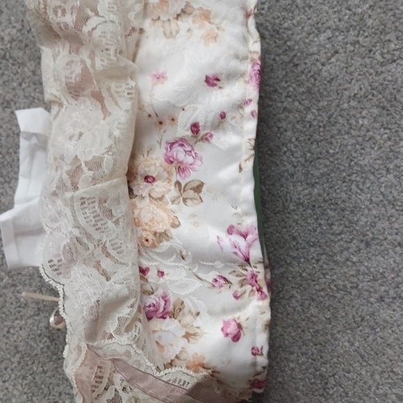 Vintage Ruffled and Floral Tissue Box Cover - Picture 5 of 6